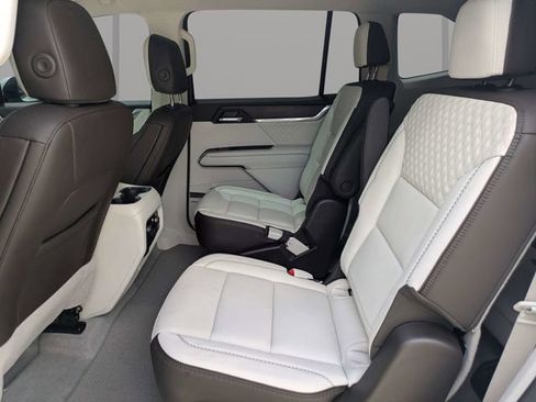 Used 2025 GMC Acadia Denali FWD image 14