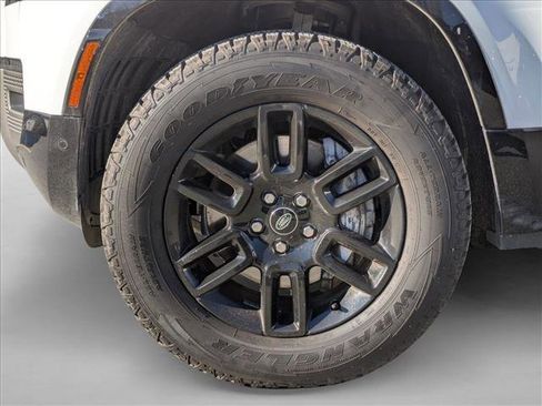 Used 2022 Land Rover Defender 110 X-Dynamic HSE image 9