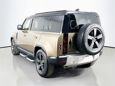 Used 2021 Land Rover Defender 110 S image 7