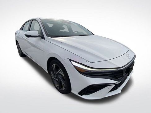 Used 2024 Hyundai Elantra Limited image 13