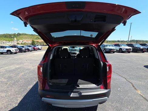 Used 2023 GMC Acadia SLE w/ Driver Convenience Package FWD image 32