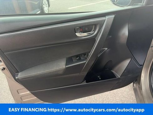 Used 2017 Toyota Corolla LE FWD image 6