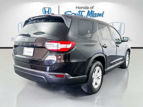 Used 2023 Honda Pilot LX image 6