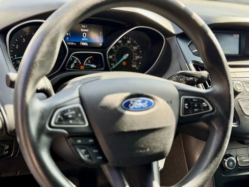 Used 2015 Ford Focus SE image 16