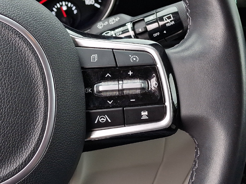 Certified 2024 Kia Carnival EX FWD image 27