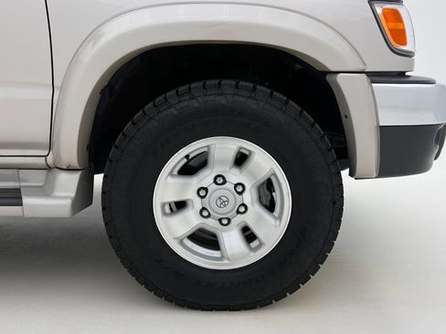 Used 2000 Toyota 4Runner SR5 image 28