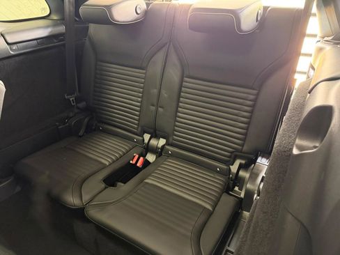 Used 2022 Land Rover Discovery HSE R-Dynamic AWD/4WD image 22