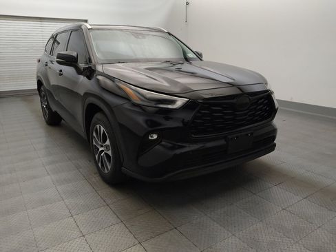 Used 2022 Toyota Highlander XLE FWD image 13