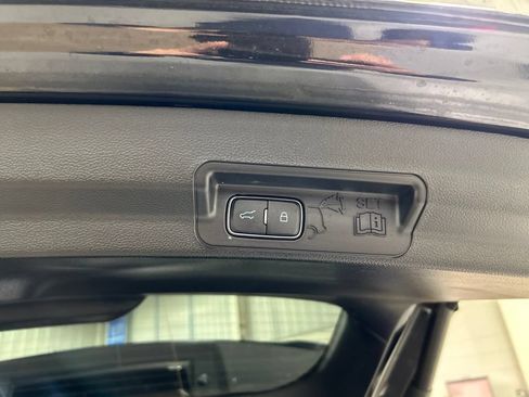 Used 2023 Ford Explorer XLT w/ Equipment Group 202A AWD/4WD image 29