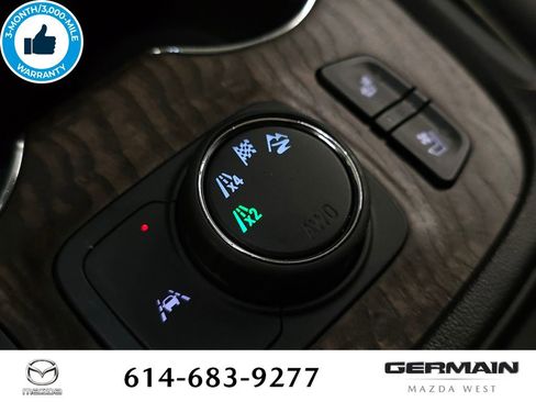 Used 2021 GMC Acadia Denali w/ Denali Technology Package AWD/4WD image 34