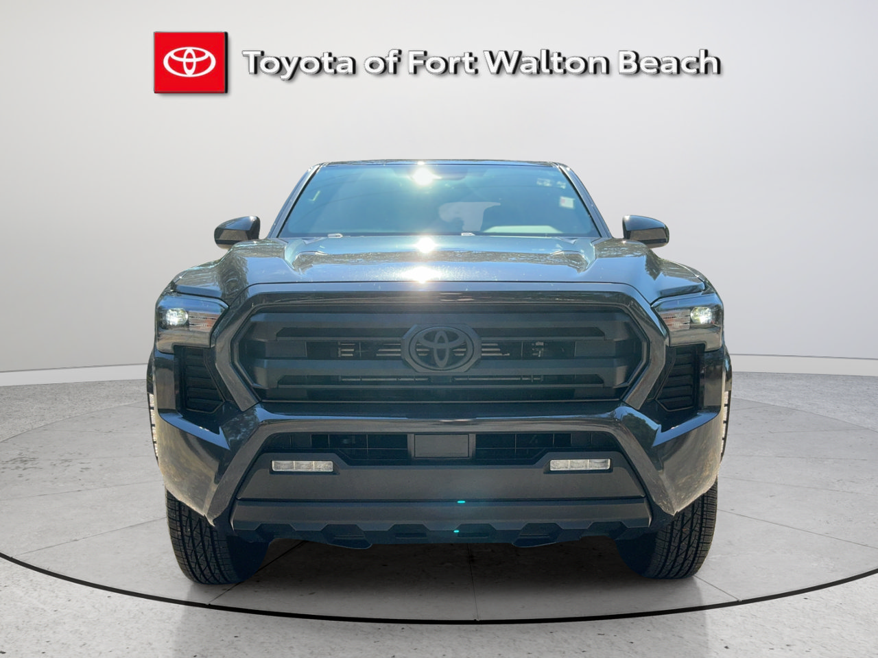 Used 2025 Toyota Tacoma SR5 AWD/4WD image 2