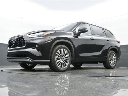 Used 2021 Toyota Highlander Platinum image 12