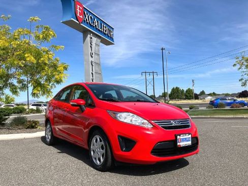 Used 2013 Ford Fiesta SE FWD image 1