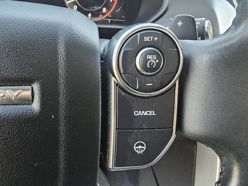 Used 2018 Land Rover Discovery HSE image 21
