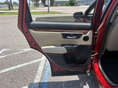 Used 2018 Honda CR-V Touring image 9