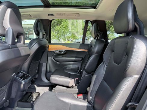 Used 2021 Volvo XC90 T6 Momentum w/ Protection Package Premier AWD/4WD image 16