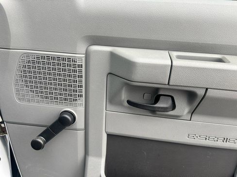 Used 2014 Ford E-350 and Econoline 350 Extended Super Duty RWD image 13