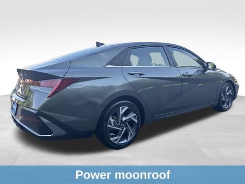 Used 2025 Hyundai Elantra SEL FWD image 11