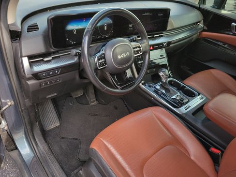 Used 2022 Kia Carnival SX Prestige image 2