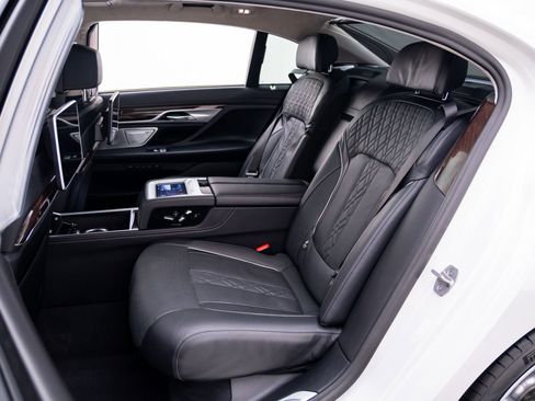 Certified 2022 BMW 750i xDrive AWD/4WD image 19