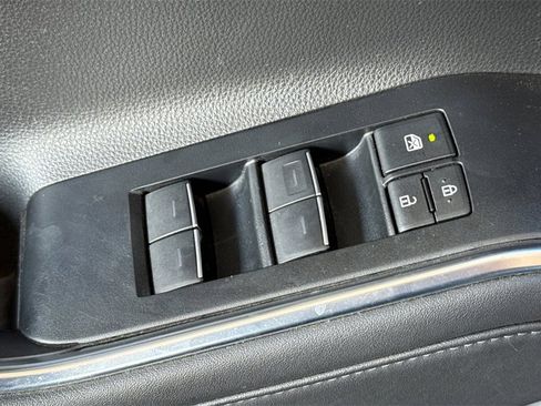 Used 2022 Toyota Highlander Platinum image 16