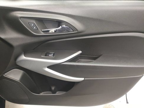 Used 2025 Chevrolet Trax RS w/ Driver Confidence Package FWD image 9