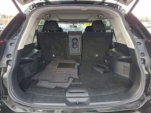 Used 2018 Nissan Rogue SV w/ Sun & Sound Touring Package AWD/4WD image 28