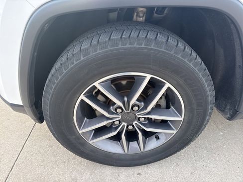 Used 2020 Jeep Grand Cherokee Limited image 5