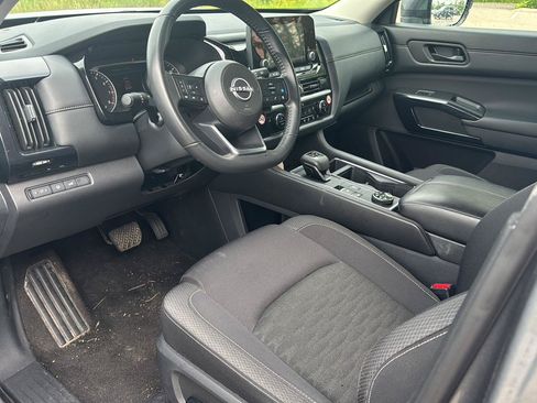 Used 2025 Nissan Pathfinder SV AWD/4WD image 11