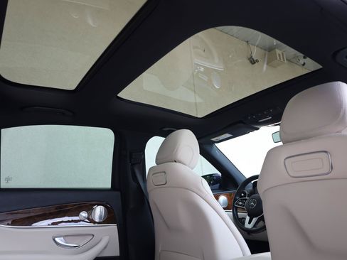 Used 2019 Mercedes-Benz E 300 4MATIC image 26