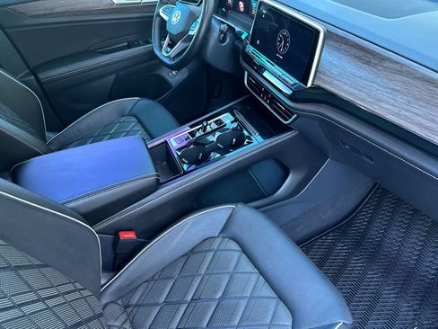 Used 2025 Volkswagen Atlas SEL Premium R-Line AWD/4WD image 17