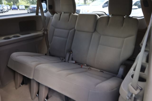 Used 2015 Chrysler Town & Country Touring FWD image 18
