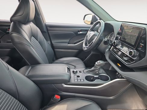 Certified 2024 Toyota Highlander XSE image 15