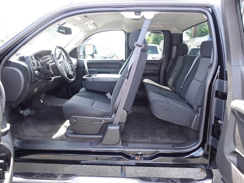 Used 2011 GMC Sierra 2500 SLE w/ SLE Preferred Package AWD/4WD image 18