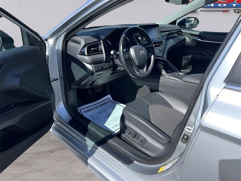 Used 2023 Toyota Camry SE image 7