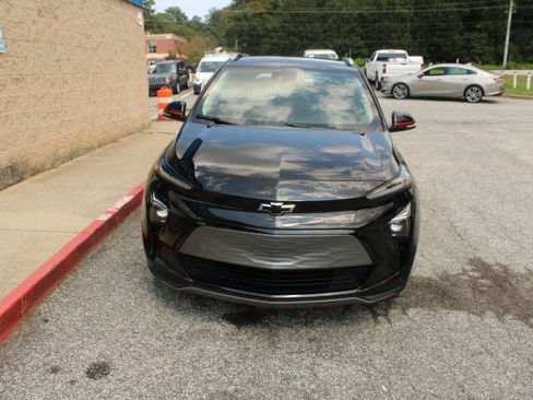 Used 2023 Chevrolet Bolt EUV LT w/ Convenience Package FWD image 2