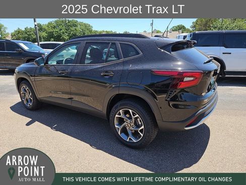 Used 2025 Chevrolet Trax LT FWD image 8
