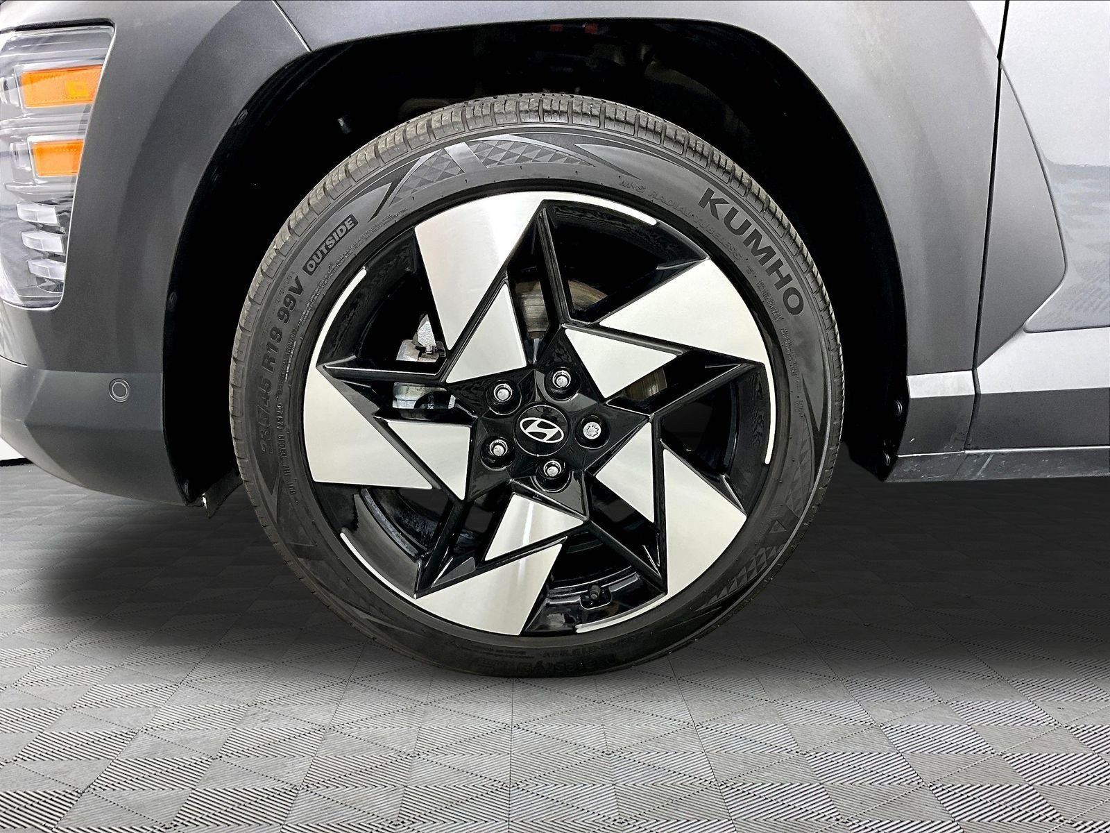 Used 2025 Hyundai Kona Limited FWD image 34