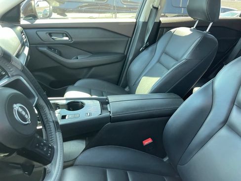 Used 2023 Nissan Rogue SV w/ SV Premium Package FWD image 9