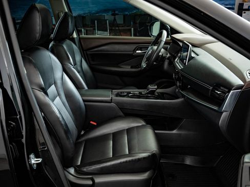 Used 2022 Nissan Rogue SV w/ SV Premium Package image 23