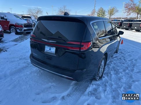 Used 2025 Chrysler Pacifica Select image 31