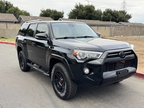Used 2020 Toyota 4Runner SR5 Premium AWD/4WD image 3