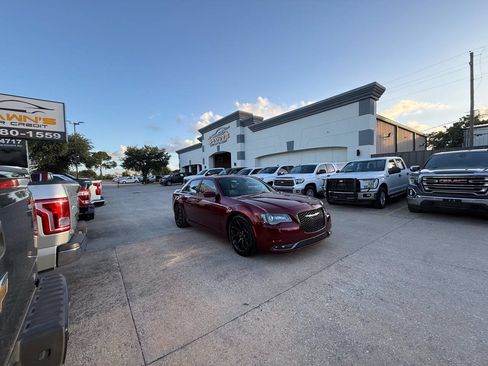 Used 2019 Chrysler 300 S RWD image 42