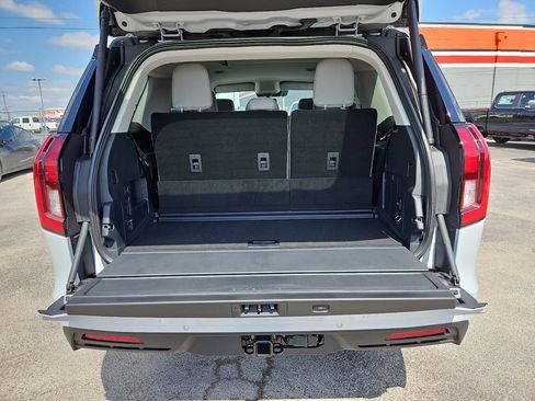 New 2026 Ford Expedition Active RWD image 18