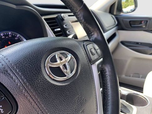 Used 2015 Toyota Highlander Plus AWD/4WD image 44