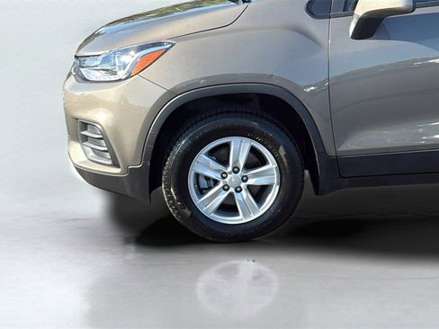Used 2022 Chevrolet Trax LT w/ Driver Confidence Package image 9