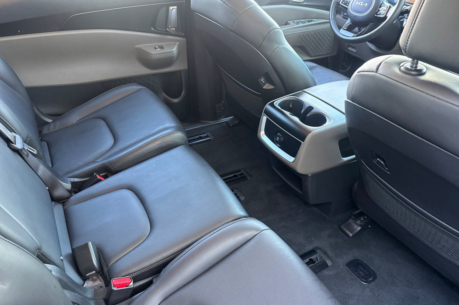 Used 2026 Kia Carnival FWD image 32