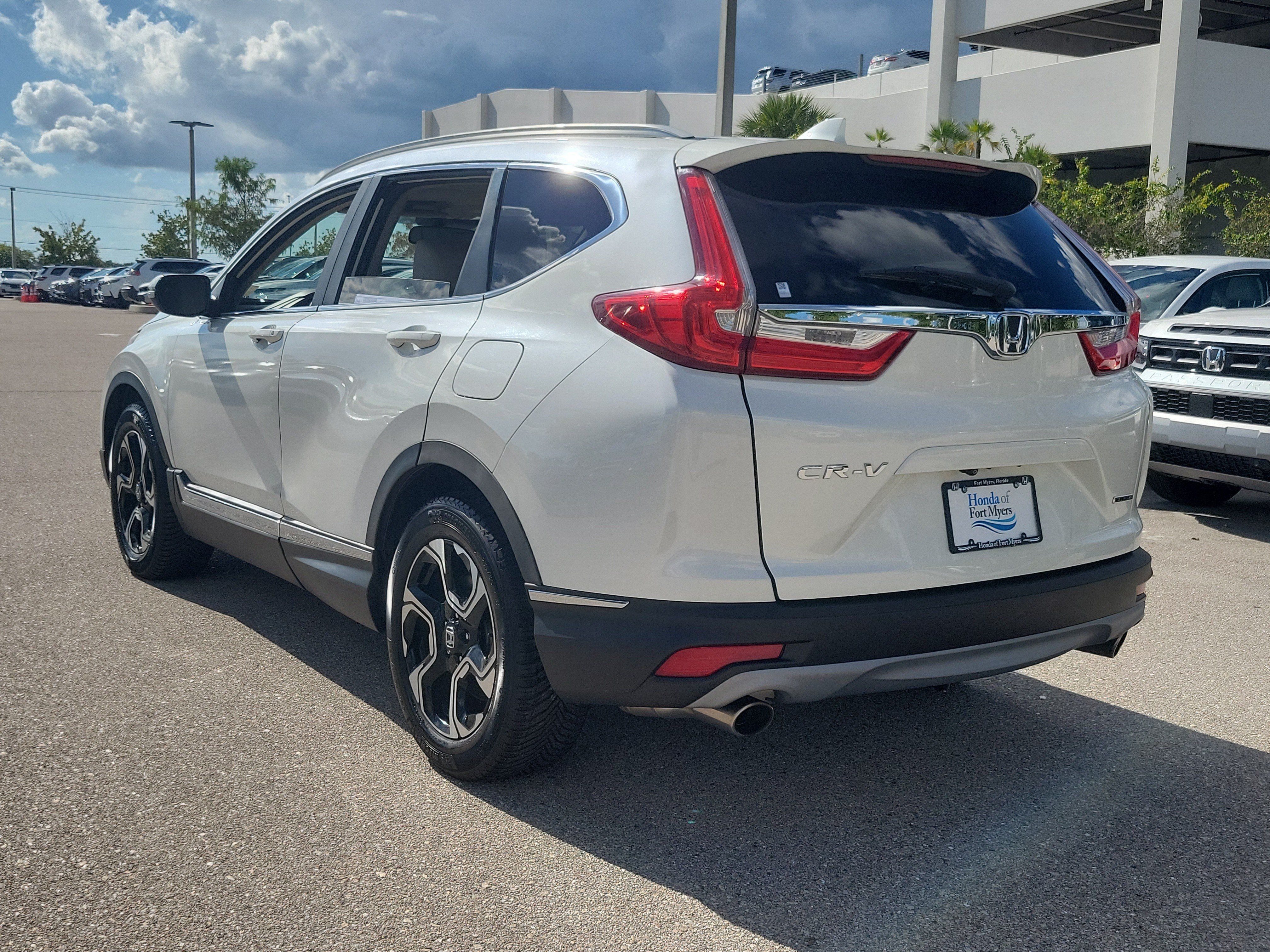 Used 2018 Honda CR-V Touring image 4