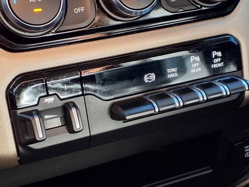 Used 2024 RAM 2500 Laramie w/ Safety Group image 18