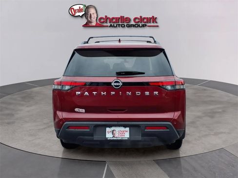 Used 2024 Nissan Pathfinder SV image 4